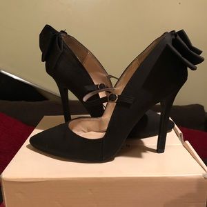 Shoe Dazzle Bow Pumps